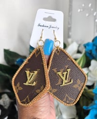 Image 2 of Classic brown Earrings