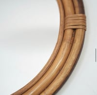 Image 4 of Miroir ancien en rotin