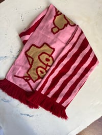 Image 2 of scarf rosa y rojo