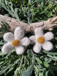 Image 3 of Daisy Earrings and Necklace 