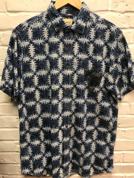 Image of WAVE ROAR X COBRA BUTTON DOWN 