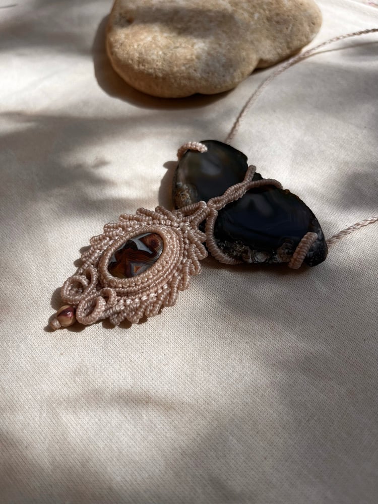 Image of Macrame necklace with agate stone