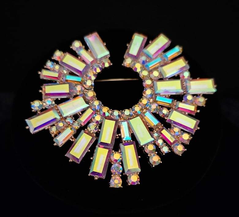 Image of Iridescent Beauty Brooch