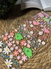 Image 2 of Daisy & Bow Acrylic bookmark