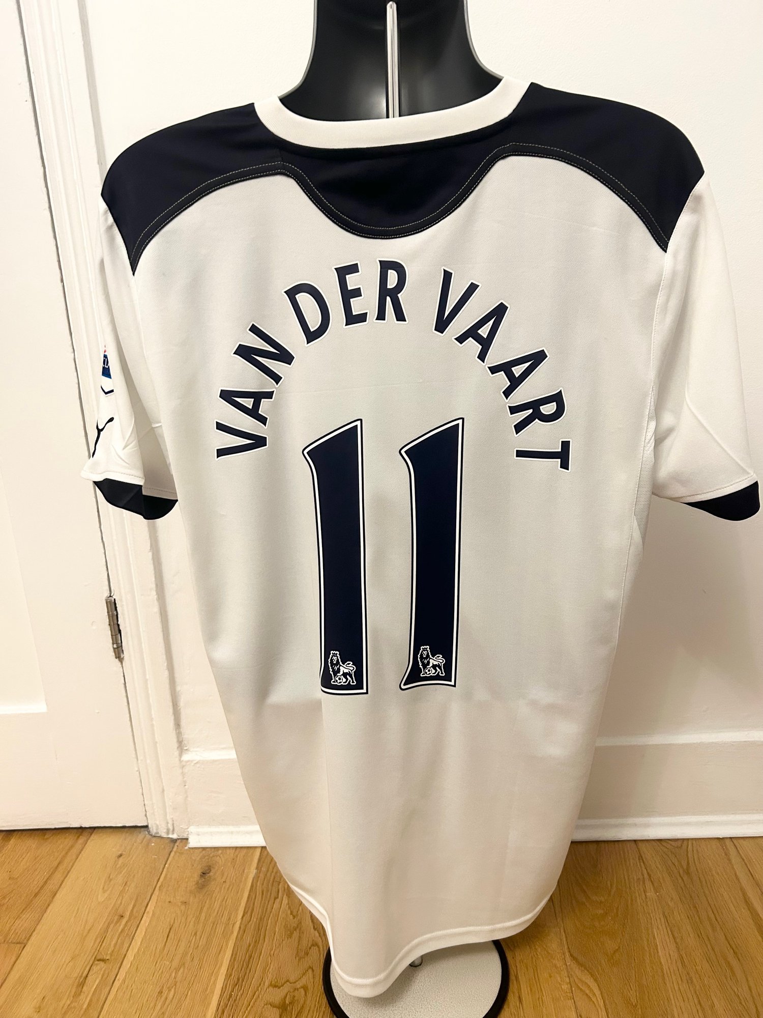 Image of Tottenham Hotspur “VAN DER VAART 11” 2010/11 Home Shirt + patches (M)