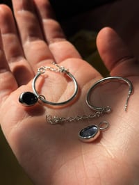 Image 5 of Chained Hoops mit Iolith Charms