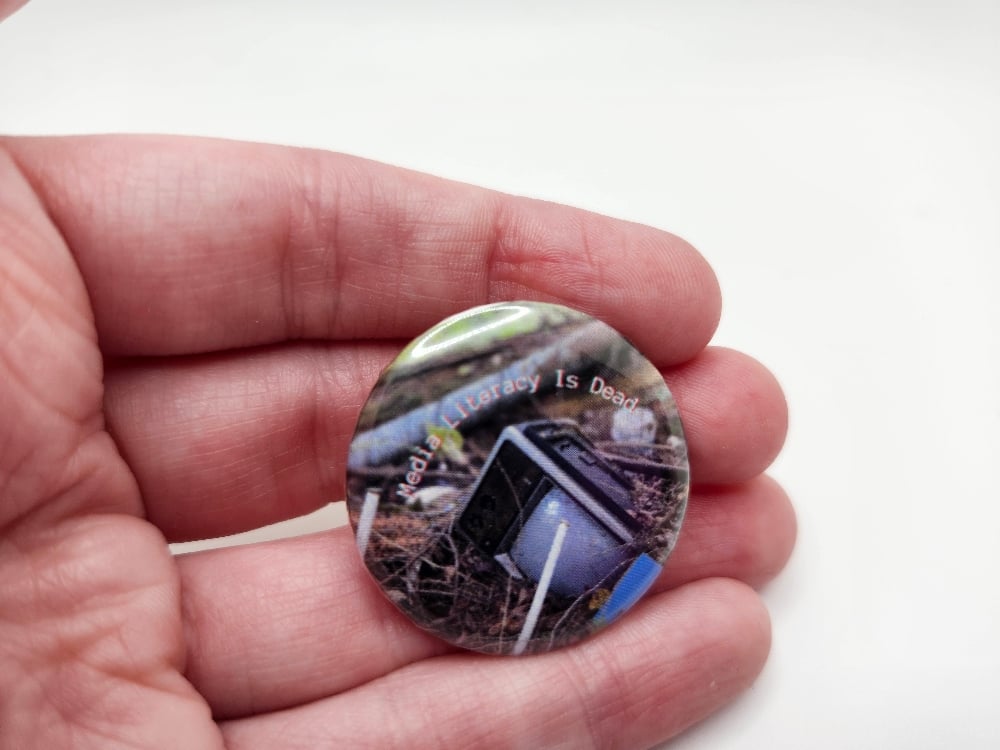 Image of Beebo's Buttons (32mm)