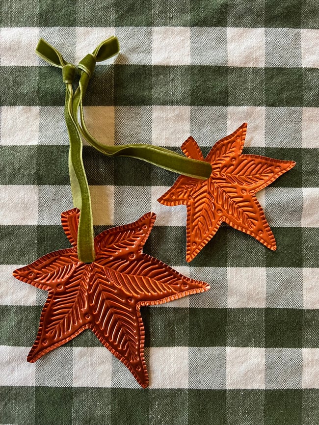 Decorative foil leaves