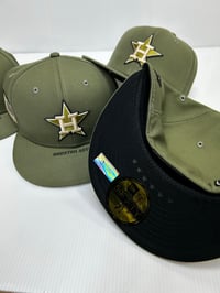 Image 2 of New Era 59Fifty Astros Armed Forces Day