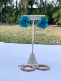 Image 4 of Big flower 🌼 shape acrylic and wood 2 or 3 ways use stud earrings