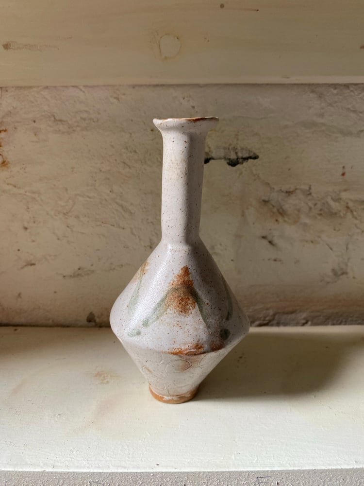 Small yield vase Image 2