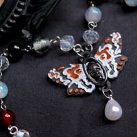 Image 3 of Pendientes| Colgante  Polilla Calavera Albina