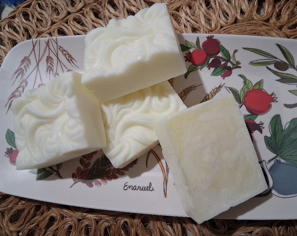 Image of Mango Butter, Honey & Lemongrass Oil Soap