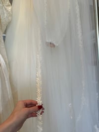 Image 15 of 1960s Laurel Leaf Veil