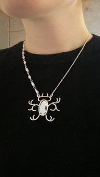 Image 4 of Miroir piqué