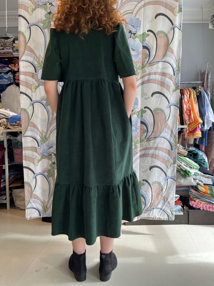 Image of Ella kjole i mørkegrøn fløjl (xs-xxl)