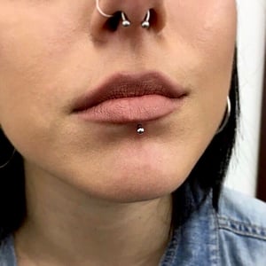 LABRET PIERCING SERVICES