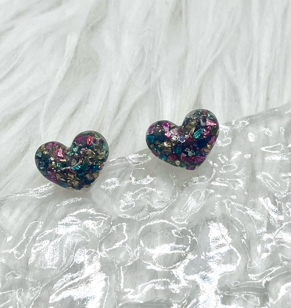 Image of SPARKLY HEART STUDS 