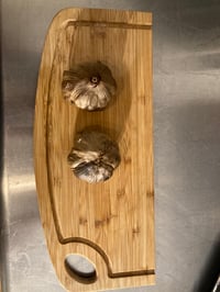 4 bulbs of fermented black garlic