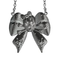 Image 3 of skull bow necklace *white*