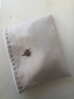 Image of Théa pale lavender linen pouch with vintage detail 