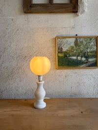 Image 1 of La lampe à poser en albâtre