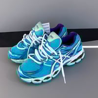 Image 1 of size: us9W uk7  eu40.5 cm25.75