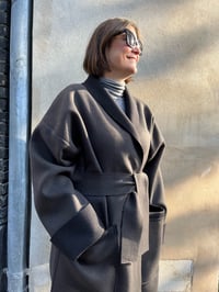 Image 1 of Lang grå/brun uldfrakke (s-xl)