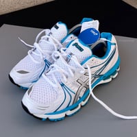 Image 1 of size: us7.5 uk5.5 eu39  cm24.5