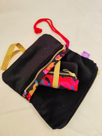 Image 5 of Maxi Cartera ZARVAJE NEGRO, con negro y elástico dorado