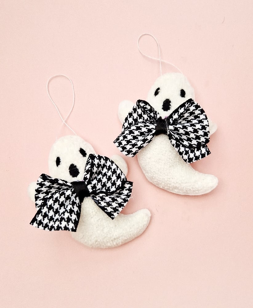 Image of Houndstooth Bow Ghosty Decoration.
