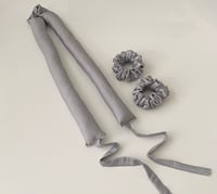 Image 6 of WAŁEK DO KRĘCENIA WŁOSÓW + SCRUNCHIES SILVER