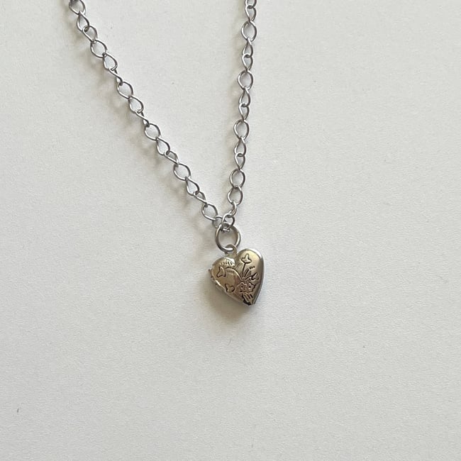 basic locket necklace