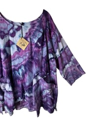 Image 2 of L 100% Cotton Forager Top in Purple Haze Agate Ice Dye