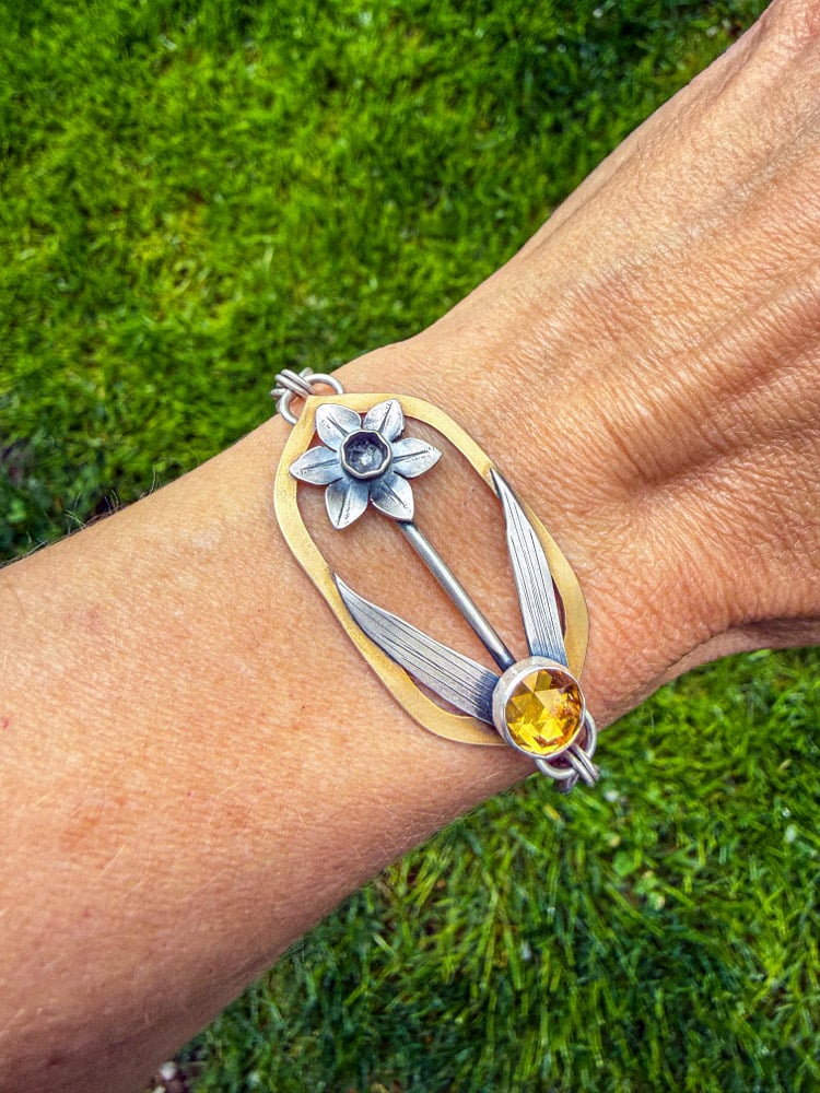 Image of Trumpets of Spring Daffodil Bracelet