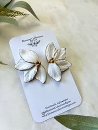 Image 3 of Half flower 