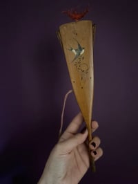 Image 5 of Magnifique éventail cocarde, en bois d’olivier, papier et miroir, 1880-1900.