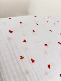 Image 2 of Tissu Double Gaze Gaufrée Petits Coeurs 🧡