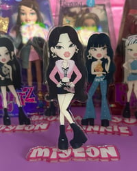 Image 3 of  (g)i-dle 'queencard' bratz inspired standee (individuals).