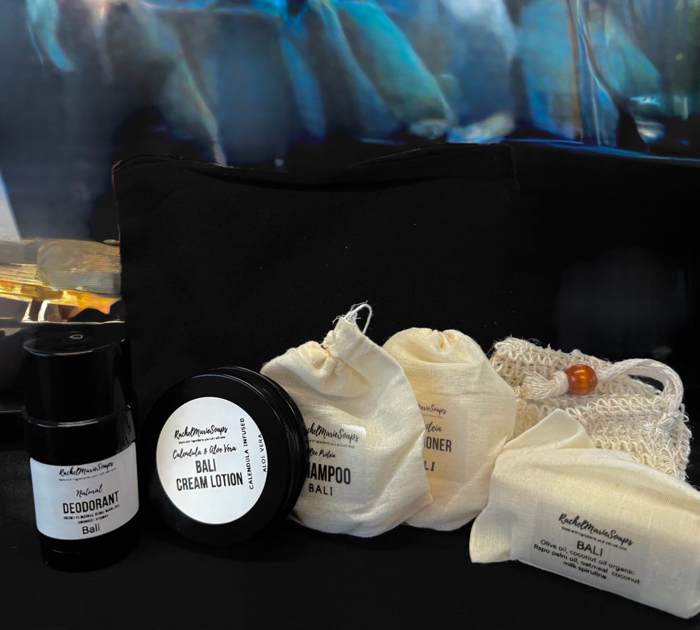 Image of NATURAL TRAVEL KIT 