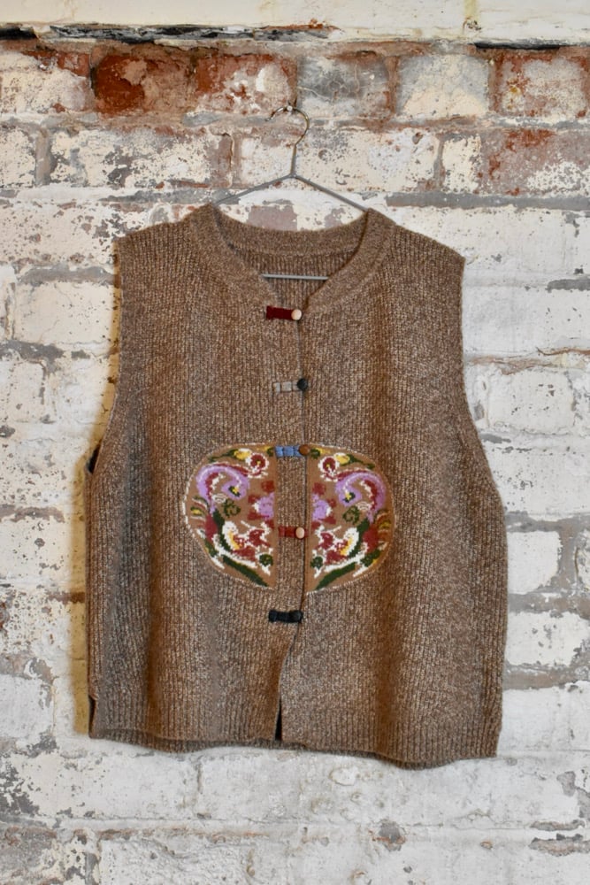 Image of Chinese toggle kitted vest 
