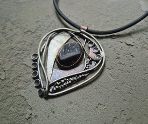 Black pendant 