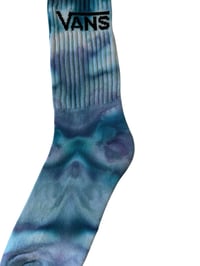 Image 3 of M/L Adult VANS Hand-Dyed Crew Socks in Moody Blues Ice Dye