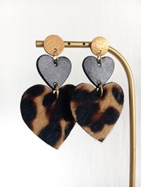 Image 11 of Boucles d'oreilles en cuir upcyclé- "Love to love me"