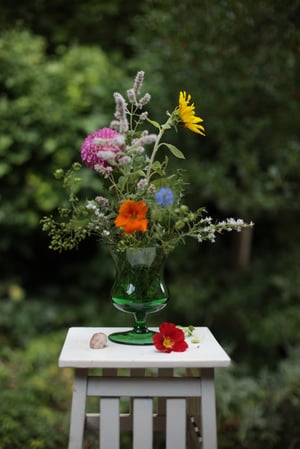 Image of Vase, grünes Glas, mit Fuss,  ca 15cm hoch