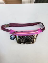 Image 4 of Clear leopard print vinyl fanny pack: Blue & Pink