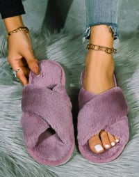 Image 4 of Women's Comfortable Fuzzy Slippers 