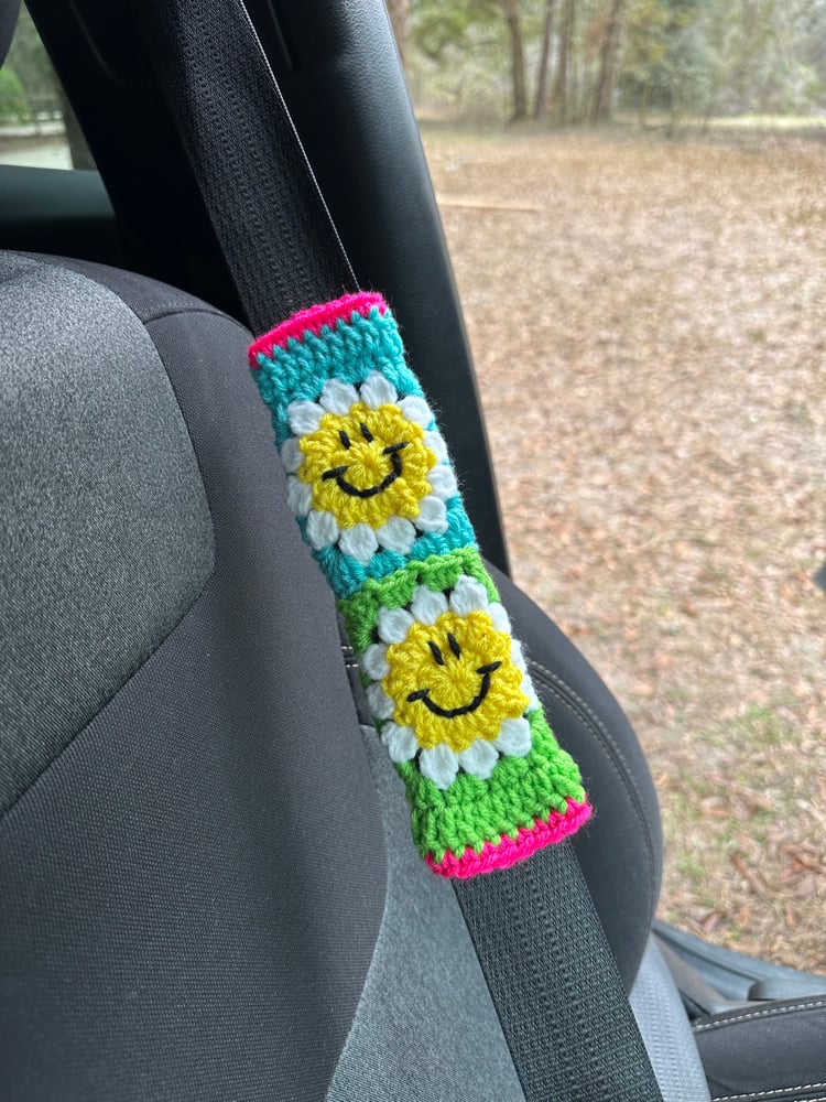 Image of Smiley Daisy Seatbelt Covers Set