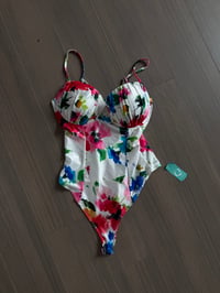 tropical flowers shirt (sz med)
