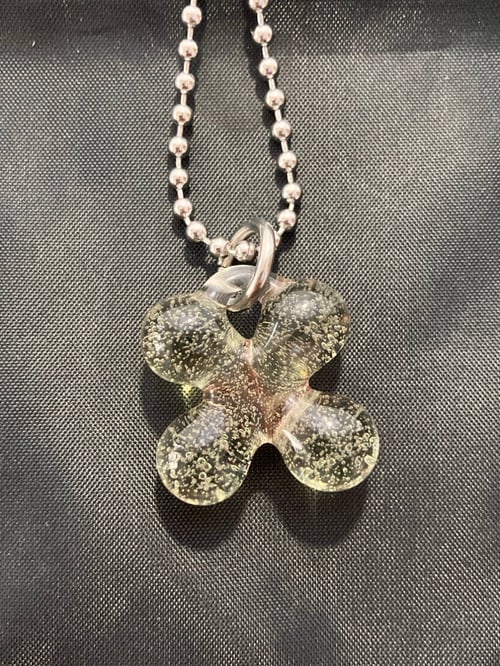 Image of transparent grey clover